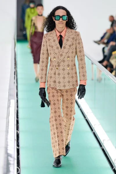 Look 25